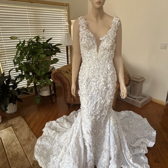 YSA Makino fit n flare Wedding Gown Size 12 NWT Off white - Picture 2 of 16